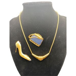 Monet signed ribbed rope twist choker necklace with similar pins brooches